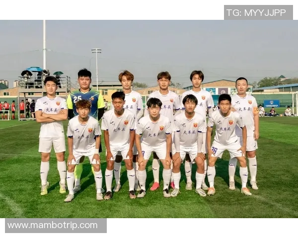 与足球明星亲密接触的瞬间记录我的难忘合影经历